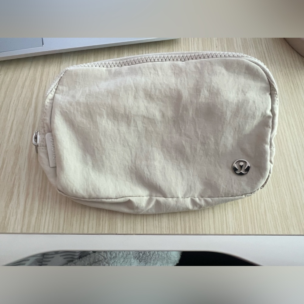 NWT Lululemon Everywhere Belt Bag - White Opal